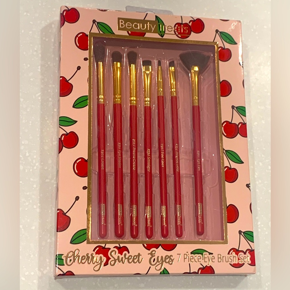 Cherry Sweet Eyes 7 Piece Brush Set